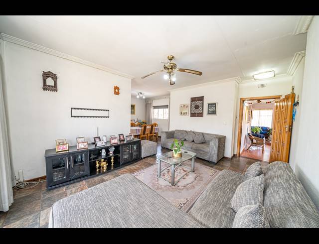 4 BEDROOM FREESTANDING FOR SALE IN DALPARK EXT 11